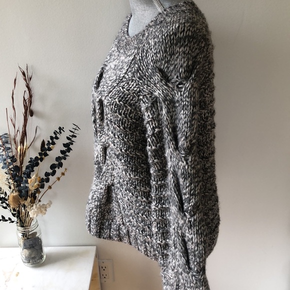 GAP Cable Knit Sweater - Picture 6 of 9